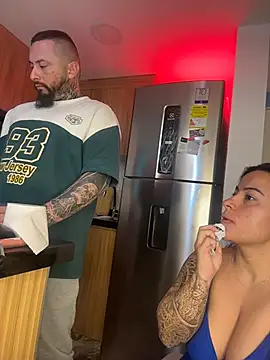 Snapshot of liz_and_thiago chatting on October 13, 2025, 1:33 pm liz and thiago online show from October 13, 2025, 1:33 pm