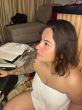 Snapshot of liz_and_thiago chatting on November 2, 2025, 3:31 am liz and thiago online show from November 2, 2025, 3:31 am