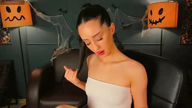 LisaFoxie online show from October 28, 2025, 3:10 am