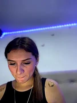 aliisonn   parker26 online show from September 28, 2025, 3:23 am