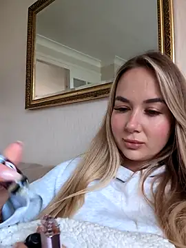 BarbieDolly x online show from October 23, 2025, 1:43 pm