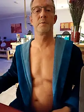 Snapshot of TommyTom76 chatting on October 7, 2025, 9:23 pm TommyTom76 online show from October 7, 2025, 9:23 pm