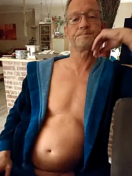 Snapshot of TommyTom76 chatting on October 28, 2025, 6:32 pm TommyTom76 online show from October 28, 2025, 6:32 pm