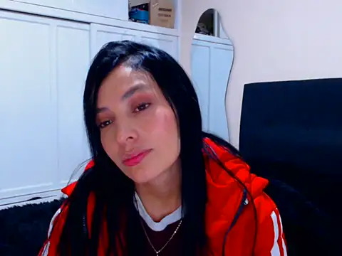 Snapshot of EmmaValmor chatting on May 29, 2026, 4:21 am EmmaValmor online show from May 29, 2026, 4:21 am