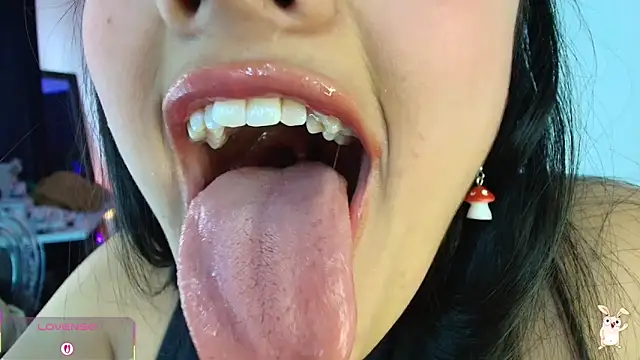 Hinata 21  online show from April 13, 2026, 9:09 pm