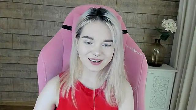 Snapshot of AnnaDelon chatting on October 7, 2025, 7:16 am AnnaDelon online show from October 7, 2025, 7:16 am