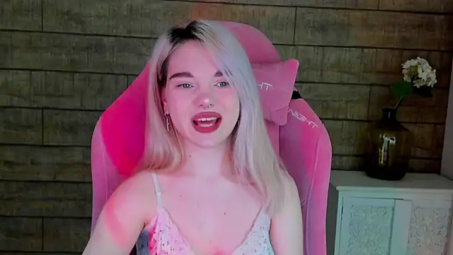 Snapshot of AnnaDelon chatting on October 12, 2025, 5:06 am AnnaDelon online show from October 12, 2025, 5:06 am