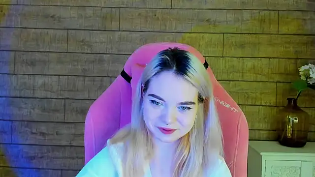 Snapshot of AnnaDelon chatting on October 15, 2025, 5:07 am AnnaDelon online show from October 15, 2025, 5:07 am