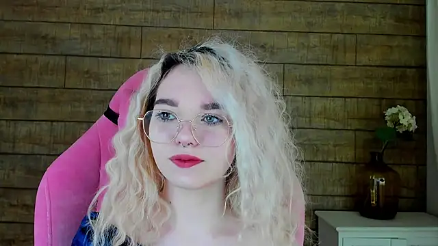 Snapshot of AnnaDelon chatting on October 17, 2025, 4:04 am AnnaDelon online show from October 17, 2025, 4:04 am