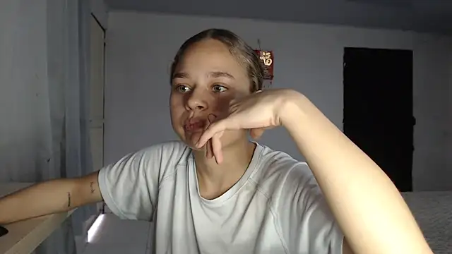 LittleCheerry69 online show from March 27, 2026, 4:07 pm