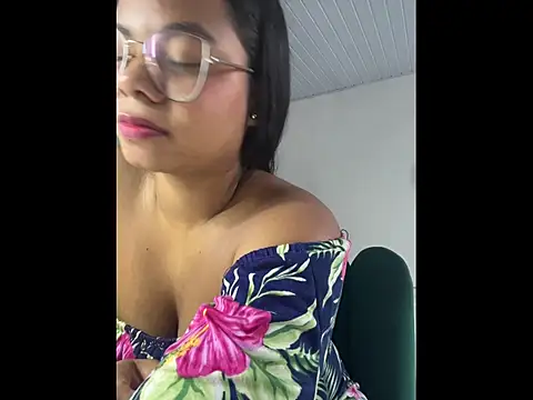 britanny-stone online show from November 6, 2025, 2:18 pm