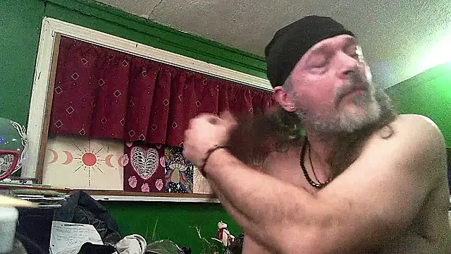 Snapshot of HippieDad333 chatting on March 23, 2026, 3:43 am HippieDad333 online show from March 23, 2026, 3:43 am