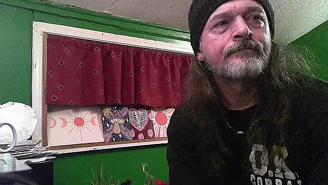 HippieDad333 online show from April 22, 2026, 12:35 am