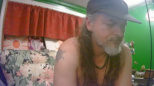 HippieDad333 online show from June 25, 2026, 5:12 am
