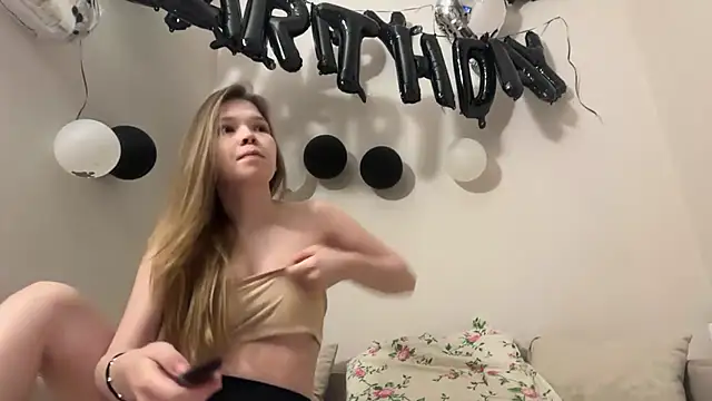 CandysRose online show from April 15, 2026, 9:26 pm