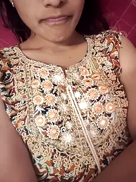 Snapshot of Queen-Bee143 chatting on February 17, 2026, 4:42 am Queen-Bee143 online show from February 17, 2026, 4:42 am