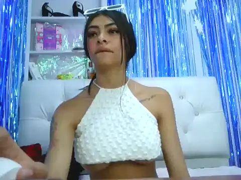 laylahotl online show from October 2, 2025, 4:14 pm