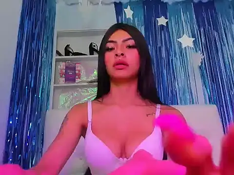 laylahotl online show from October 6, 2025, 2:25 pm