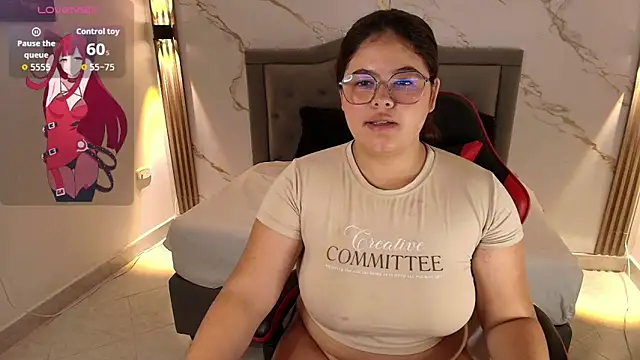 Snapshot of Nina_Rouge7 chatting on October 8, 2025, 9:07 am Nina Rouge7 online show from October 8, 2025, 9:07 am