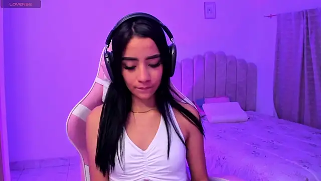 ISABELFORYOU1 online show from October 29, 2025, 2:25 am