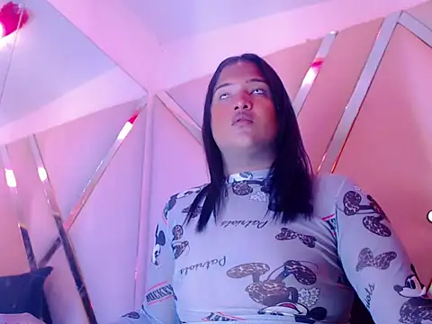 AuroraRoss online show from October 16, 2025, 7:04 pm