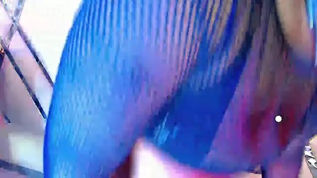 AuroraRoss online show from October 28, 2025, 7:49 pm