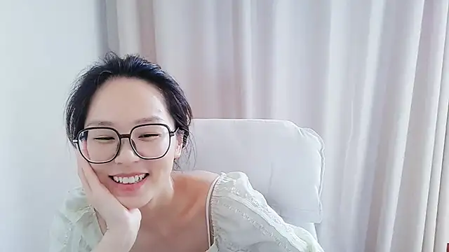 Snapshot of guai00 chatting on May 23, 2026, 5:23 am guai00 online show from May 23, 2026, 5:23 am