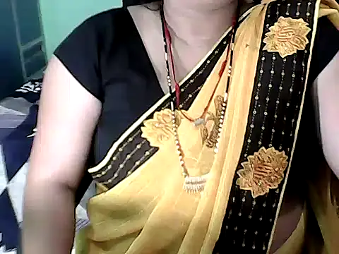 BABITA KUMARII online show from December 17, 2025, 4:46 pm