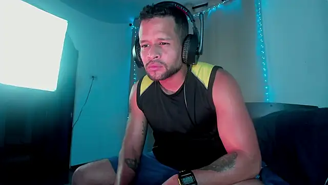 LucasGaeel online show from October 2, 2025, 3:57 am