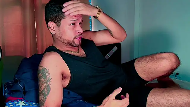 LucasGaeel online show from November 11, 2025, 5:35 pm