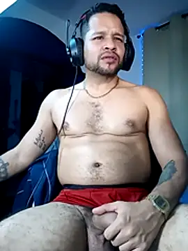 LucasGaeel online show from December 2, 2025, 1:22 am