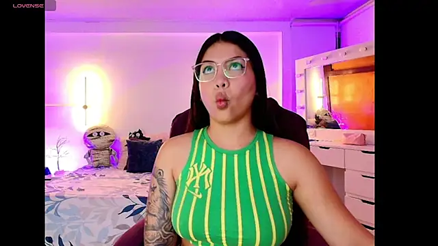 kloe28 online show from November 4, 2025, 4:00 am