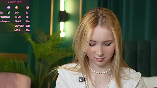 LiraKink online show from April 8, 2026, 4:12 am