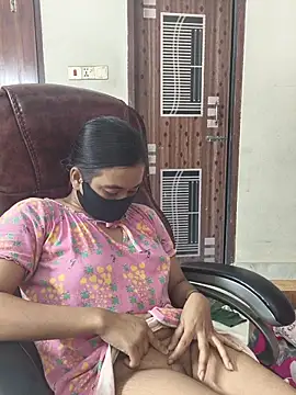 Love Queen11 online show from November 9, 2025, 4:27 pm