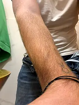 Snapshot of Italianofirenze chatting on October 4, 2025, 9:24 pm Italianofirenze online show from October 4, 2025, 9:24 pm