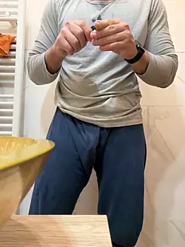 Snapshot of Italianofirenze chatting on October 14, 2025, 9:15 pm Italianofirenze online show from October 14, 2025, 9:15 pm