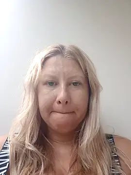 Snapshot of tania19999 chatting on September 24, 2025, 11:30 pm tania19999 online show from September 24, 2025, 11:30 pm