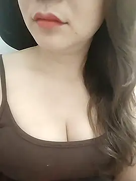 Girl Shy2000 online show from April 15, 2026, 8:31 pm