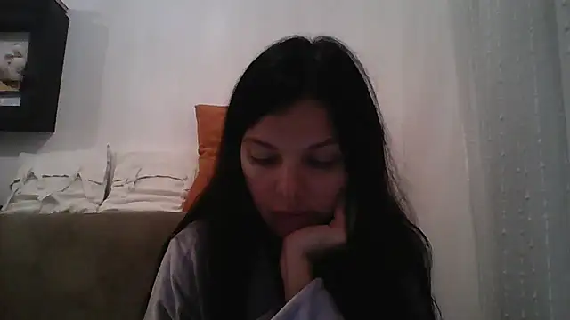 Lorivell online show from December 22, 2025, 8:17 pm