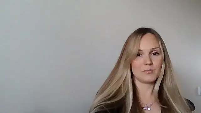 Snapshot of Kyrelinn chatting on October 26, 2025, 6:41 am Kyrelinn online show from October 26, 2025, 6:41 am