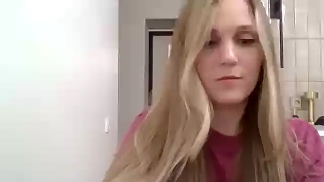 Snapshot of Kyrelinn chatting on October 29, 2025, 4:31 pm Kyrelinn online show from October 29, 2025, 4:31 pm