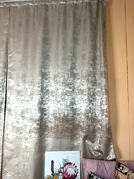 Snapshot of Caramel102004 chatting on October 9, 2025, 11:58 pm Caramel102004 online show from October 9, 2025, 11:58 pm