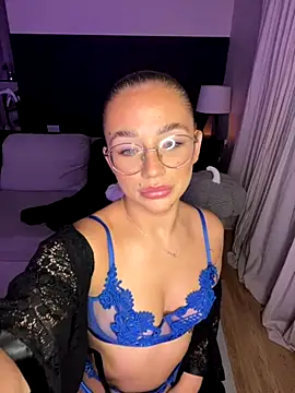 Snapshot of MissPixieRae chatting on October 10, 2025, 11:37 pm MissPixieRae online show from October 10, 2025, 11:37 pm