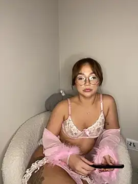 Snapshot of MissPixieRae chatting on October 12, 2025, 10:42 pm MissPixieRae online show from October 12, 2025, 10:42 pm