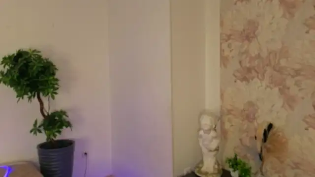 MilaYumi online show from December 2, 2025, 6:41 am