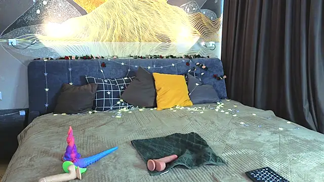 MilaYumi online show from March 15, 2026, 9:59 am