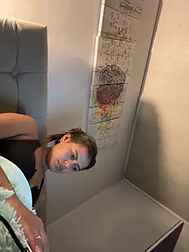 anna evans09 online show from October 3, 2025, 11:29 am