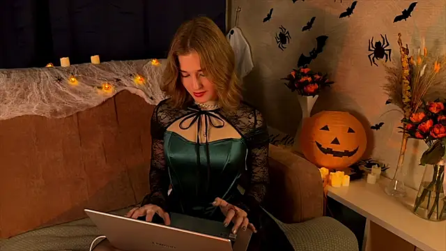 LilianLee online show from October 27, 2025, 2:43 pm