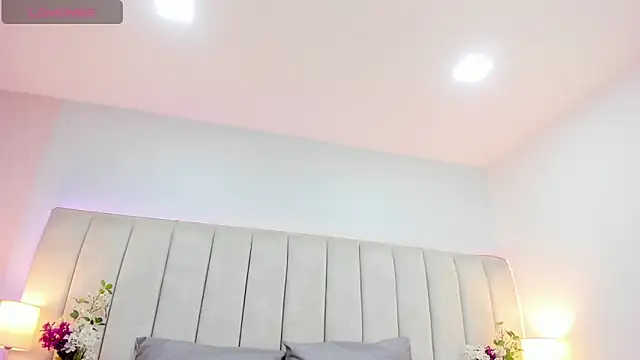 EllaaThorne online show from November 18, 2025, 7:51 pm