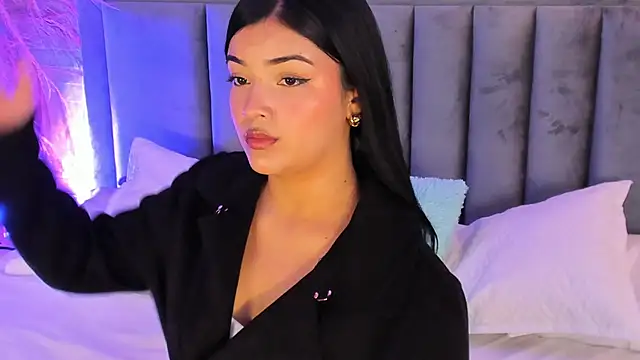 EmmaBlossom online show from November 14, 2025, 7:45 pm